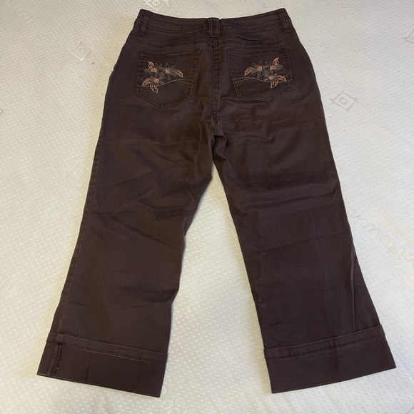 Brown capris - Picture 3 of 3